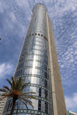 Tel Aviv caddeleri boyunca yürü - İsrail 'de Akdeniz kıyılarında bir şehir 