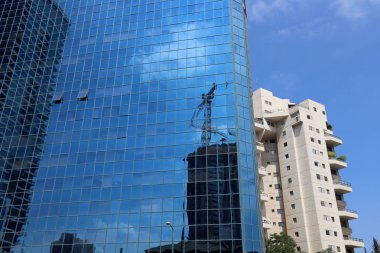 Tel Aviv caddeleri boyunca yürü - İsrail 'de Akdeniz kıyılarında bir şehir 