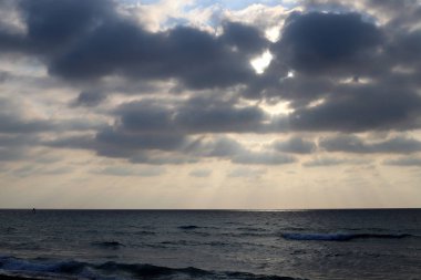 İsrail devletinin kuzeyinde Akdeniz'in ıssız kıyıları 