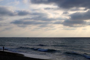 İsrail devletinin kuzeyinde Akdeniz'in ıssız kıyıları 