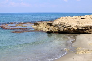 İsrail devletinin kuzeyinde Akdeniz'in ıssız kıyıları 