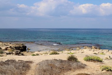 İsrail devletinin kuzeyinde Akdeniz'in ıssız kıyıları 
