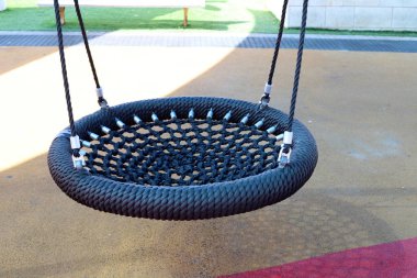 Kuzey İsrail 'de Nahariya' da bir şehir parkında spor malzemeleri ve eğlence. 