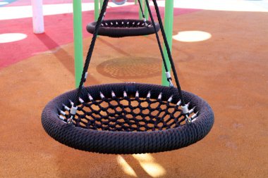 Kuzey İsrail 'de Nahariya' da bir şehir parkında spor malzemeleri ve eğlence. 