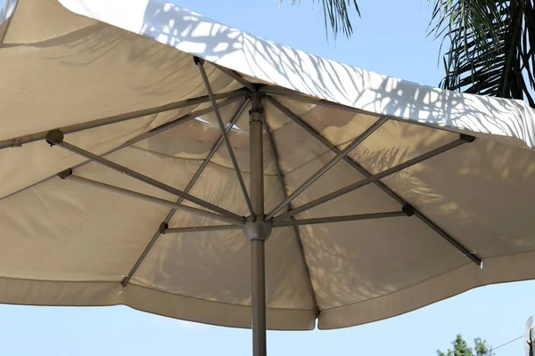 Ein Sonnenschirm Einem Park Ufer Des Mittelmeeres Norden Israels — Stockfoto