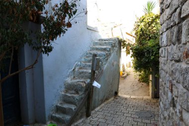 İsrail 'in büyük bir şehrinde merdivenler ve basamaklar 