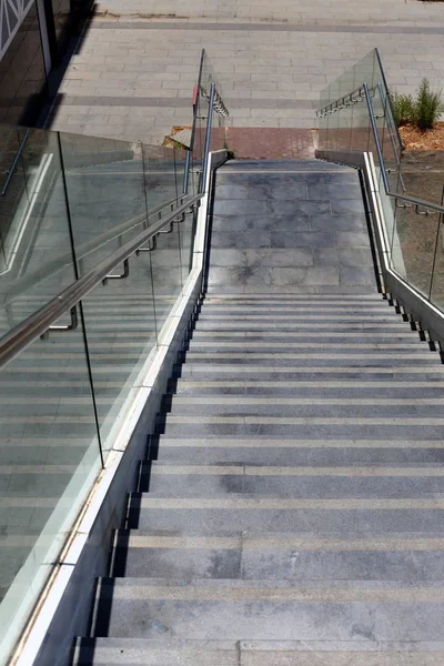 Lépcsők Lépések Egy Nagyvárosban Izraelben — Stock Fotó