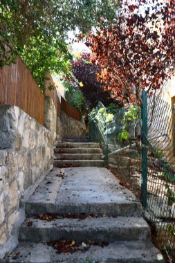 İsrail 'in büyük bir şehrinde merdivenler ve basamaklar 