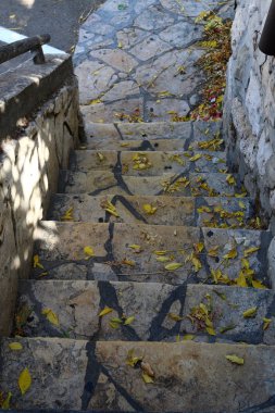 İsrail 'in büyük bir şehrinde merdivenler ve basamaklar 