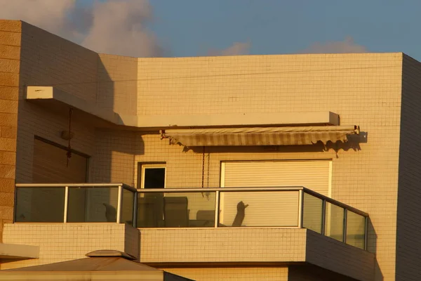 Здания Балконы Большом Городе Берегу Средиземного Моря Севере Израиля — стоковое фото