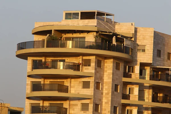 Edificios Balcones Una Gran Ciudad Orillas Del Mar Mediterráneo Norte — Foto de Stock