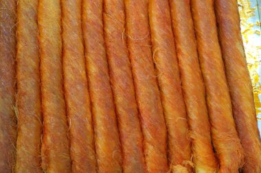 Ekmek, fırın ürünleri ve doğu tatlıları İsrail 'de bir mağazada satılıyor. 