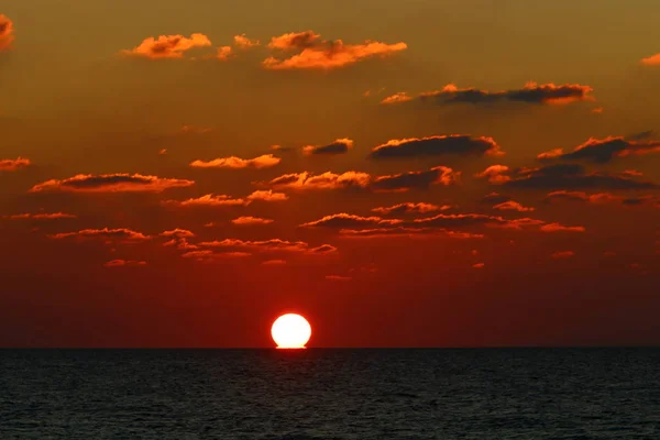 Sun Sets Horizon Mediterranean Sea North Israel Day Ends — Stock Photo, Image