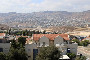 çatı - atmosferik yağış korumak için hizmet veren binanın üst yapısı, 