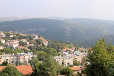çatı - atmosferik yağış korumak için hizmet veren binanın üst yapısı, 