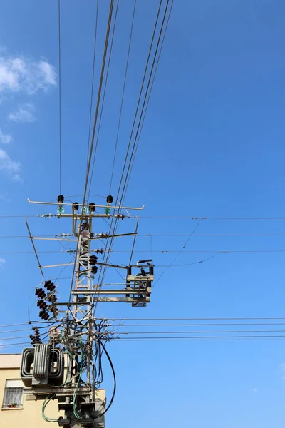 Electric Wires Pole Which Electricity Flows Birds Sit Electric Wires — Stock Photo, Image