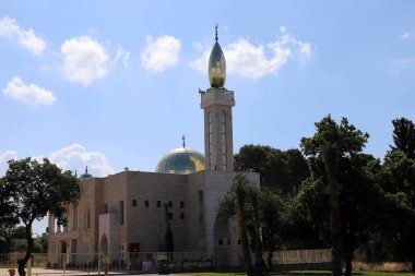 İsrail 'in kuzeyinde büyük bir şehirde eski bir Müslüman camii.. 