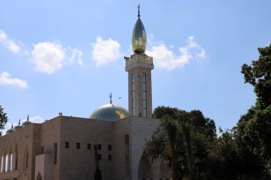 İsrail 'in kuzeyinde büyük bir şehirde eski bir Müslüman camii.. 
