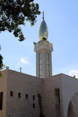 İsrail 'in kuzeyinde büyük bir şehirde eski bir Müslüman camii.. 