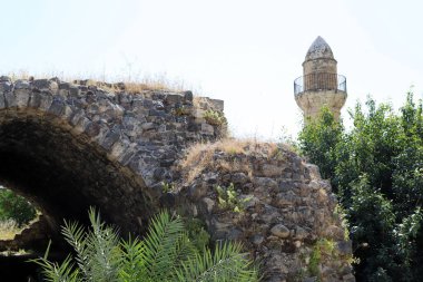 İsrail 'in kuzeyinde büyük bir şehirde eski bir Müslüman camii.. 