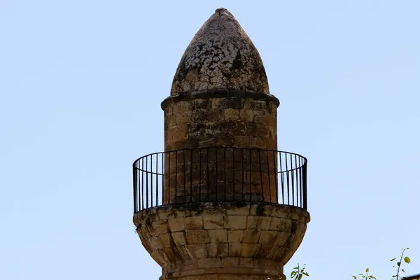 Una Antigua Mezquita Musulmana Una Gran Ciudad Norte Israel —  Fotos de Stock