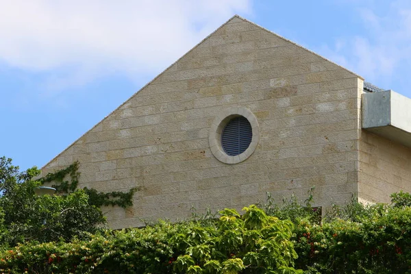 Malé Okno Velkém Městě Izraeli Architektonické Detaily Stavebnictví Izraeli — Stock fotografie
