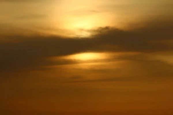 Vurig Rode Lucht Verlicht Horizon Bij Zonsondergang Zon Gaat Onder — Stockfoto