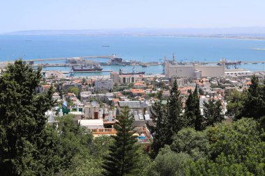 Hayfa, İsrail 'in kuzeyinde Akdeniz kıyısında bir liman kentidir. İsrail 'de sıcak yaz 