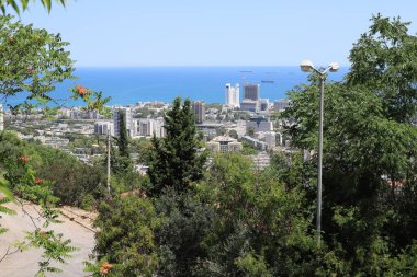 Hayfa, İsrail 'in kuzeyinde Akdeniz kıyısında bir liman kentidir. İsrail 'de sıcak yaz 