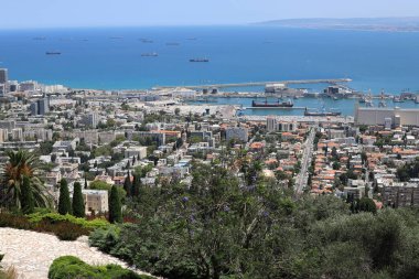 Hayfa, İsrail 'in kuzeyinde Akdeniz kıyısında bir liman kentidir. İsrail 'de sıcak yaz 
