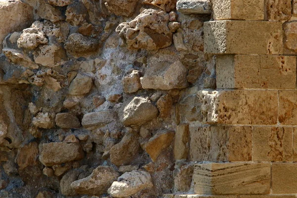 Taş Betondan Yapılmış Yüksek Duvar Taş Duvar Dokusu — Stok fotoğraf