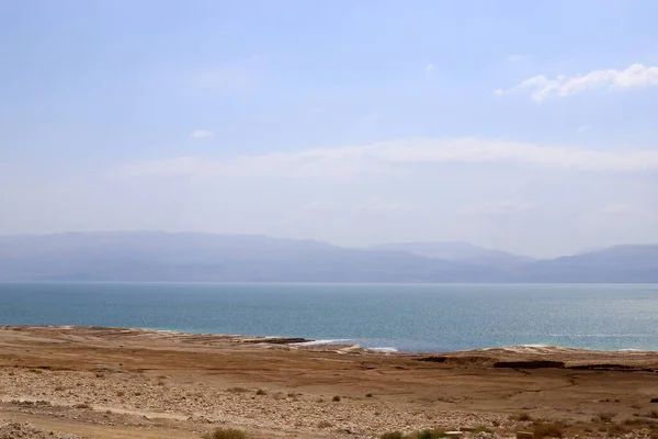 Vista Costa Del Mar Muerto Israel Lado Opuesto Montaña Jordania —  Fotos de Stock