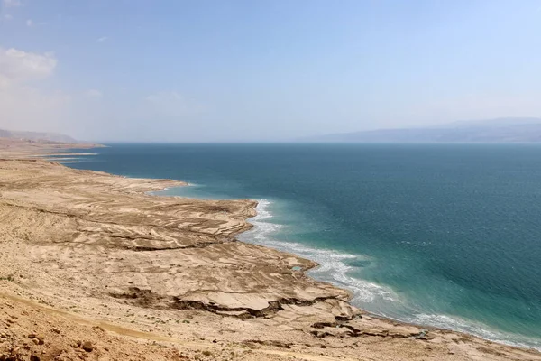 イスラエルの死海沿岸の眺め ヨルダンの山の反対側に — ストック写真