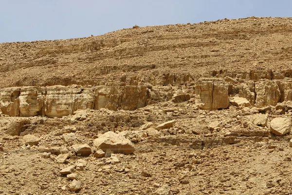 イスラエルの死海沿岸のユダヤ砂漠の山の風景 イスラエルの暑い夏 — ストック写真