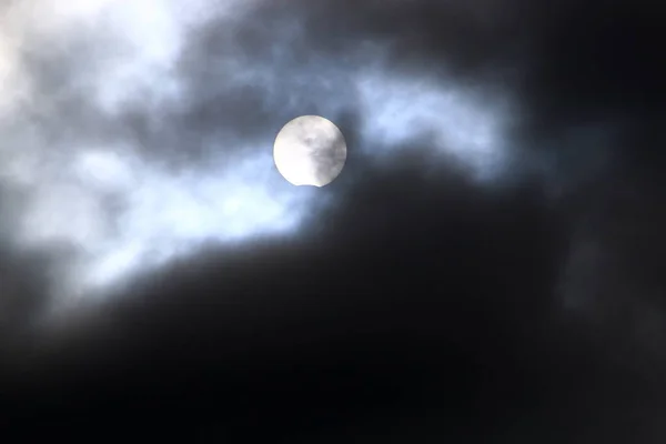 Zaćmienie Słońca Izraelu Czerwca 2020 Pośród Chmury Mgły — Zdjęcie stockowe