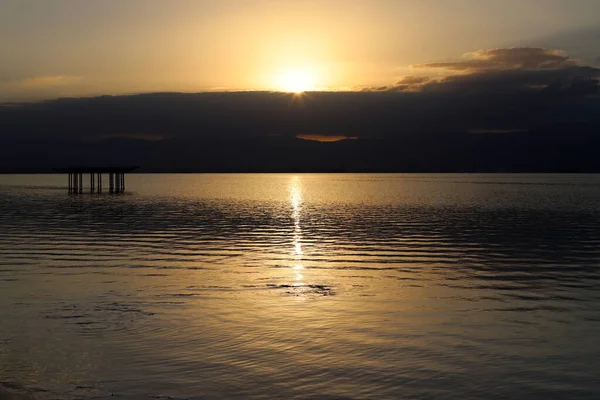Солнце Встает Гор Иордании Освещает Мертвое Море Жаркое Лето Израиле — стоковое фото