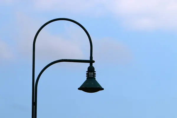 Lampe Électrique Installée Dans Parc Urbain Dans Nord Israël — Photo