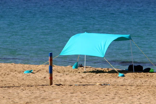 Namiot Stoi Plaży Nad Brzegiem Morza Śródziemnego Północnym Izraelu — Zdjęcie stockowe