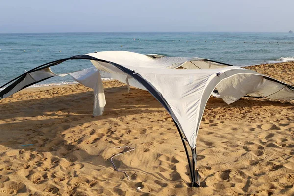 Une Tente Dresse Sur Une Plage Bord Mer Méditerranée Dans — Photo