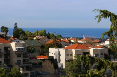 İsrail 'in kuzeyindeki dağlarda küçük bir kasabada manzara. İsrail 'de sıcak yaz 