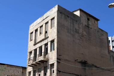 İsrail 'in büyük kentindeki konutlarda mimari detaylar. İsrail 'de sıcak yaz 