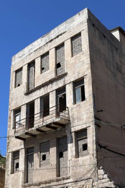 İsrail 'in büyük kentindeki konutlarda mimari detaylar. İsrail 'de sıcak yaz 