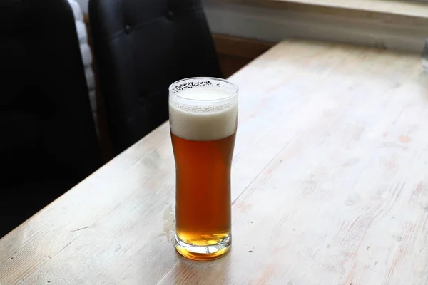 Birra Fresca Fredda Nel Bicchiere — Foto Stock