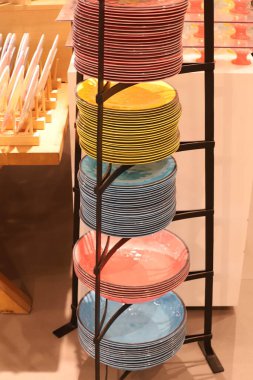 Mutfak gereçleri İsrail 'de bir mağazada satılıyor. 