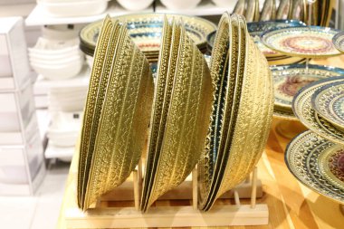 Mutfak gereçleri İsrail 'de bir mağazada satılıyor. 