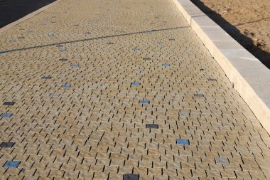 İsrail 'in kuzeyinde Akdeniz' de bir şehir parkında yaya yolu. 