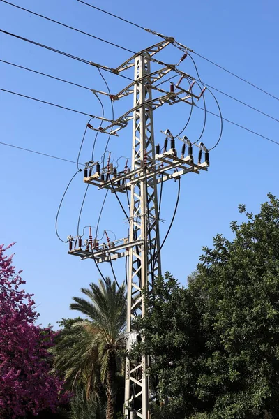 Metal Support Pole Insulators Electrical Wires Blue Sky Israel — Stock Photo, Image