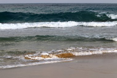 İsrail devletinin kuzeyinde Akdeniz 'in ıssız kıyıları 