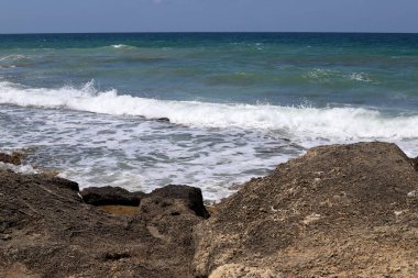 İsrail devletinin kuzeyinde Akdeniz 'in ıssız kıyıları 