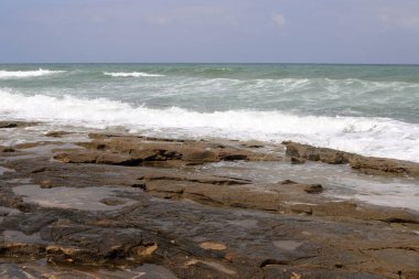 İsrail devletinin kuzeyinde Akdeniz 'in ıssız kıyıları 